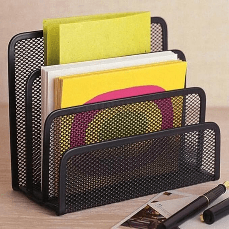 Porta Treco Waleu de metal vazado na cor preta, ideal para organizar lápis, canetas e outros materiais de escritório em sua mesa